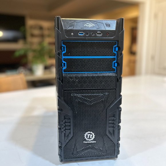 Gaming Computer i7 7700k, GTX 1060 6GB, 16 GB RAM, 240 GB SSD + 300 GB HDD - Picture 1 of 4